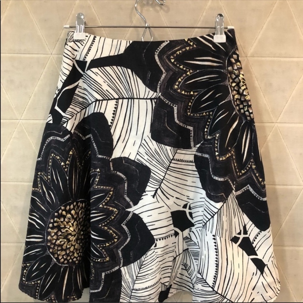 WHBM floral skirt black white gold size 0 - Picture 3 of 7
